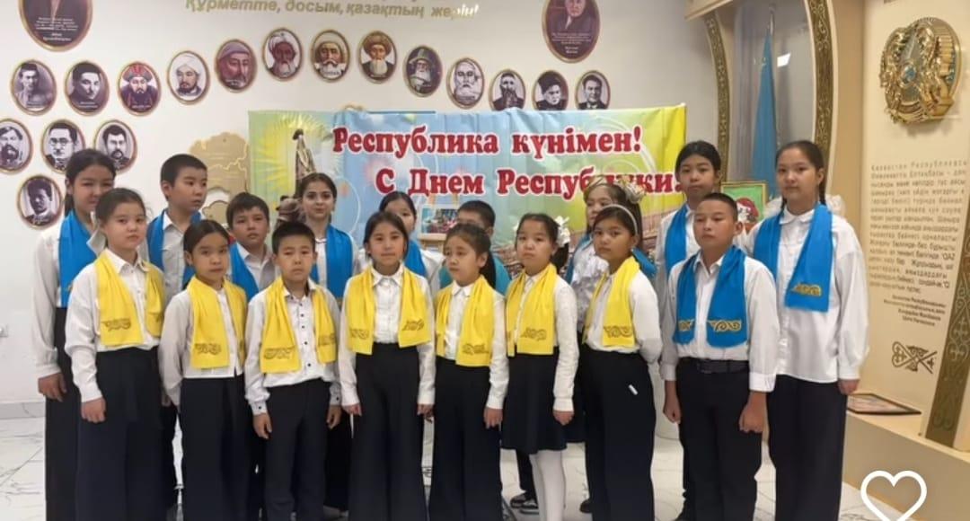 "Нұршуақ" вокалды тобы Атамекен әнімен челендж жасады