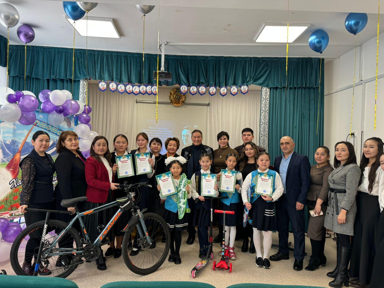 Мектебімізде “Жырлайды жүрек” атты кездесу кеші өтті.