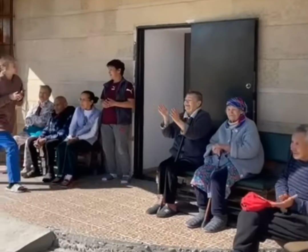 Республика күніне орай "35 игі іс" акциясы" аясында “Қарттар үйіне” барып қайтты.